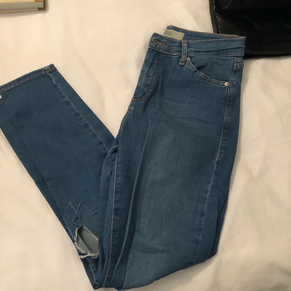 Ripped skinny jeans! SO soft - Picture 5 of 5